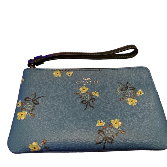 NWOT Coach Flower 🌼 Print Wristlet with black strap and two card slots inside - Picture 7 of 9